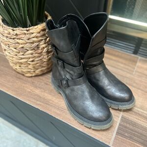 Combat Boots - 8.5 - Like New! Black Women’s